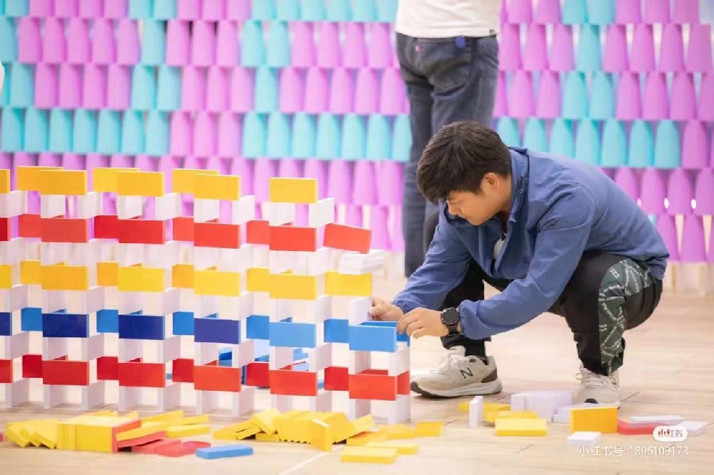 主題團(tuán)建市場(chǎng)迎來(lái)創(chuàng)新升級(jí)，沉浸式體驗(yàn)與個(gè)性化定制成新趨勢(shì)